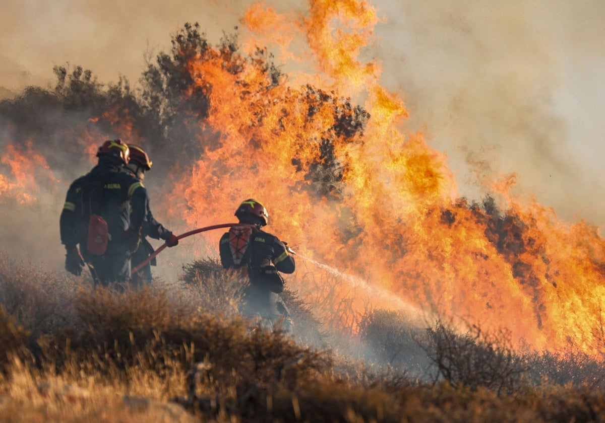 Incendio forestal en Ierapetra, isla oriental de Creta.