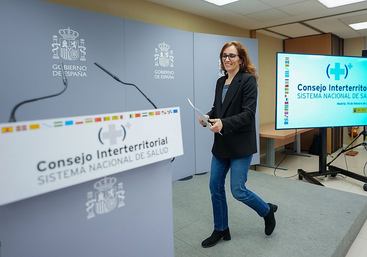 La ministra de Sanidad, Mónica García, tras una reunión del Consejo Interterritorial