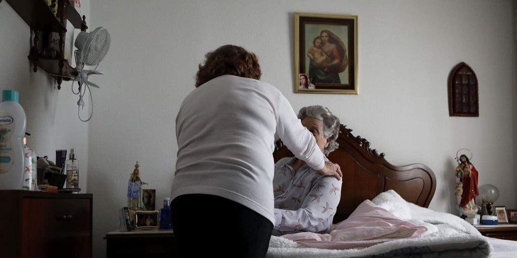 Las listas de espera para la dependencia crecen: más de 286.000 personas y casi un año para acceder a las ayudas