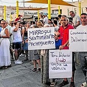 La concentración por la agresión a un jubilado en Torre Pacheco convierte el pueblo en un polvorín