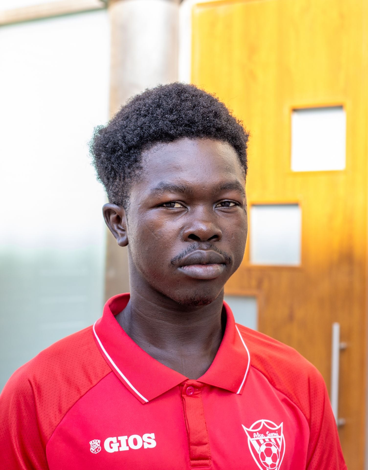 Este joven de 21 años solo lleva dos semanas en Torre Pacheco. Viene de Sevilla, donde trabajaba en el campo. Ahora, acaba de conseguir otro contrato para recoger melones.