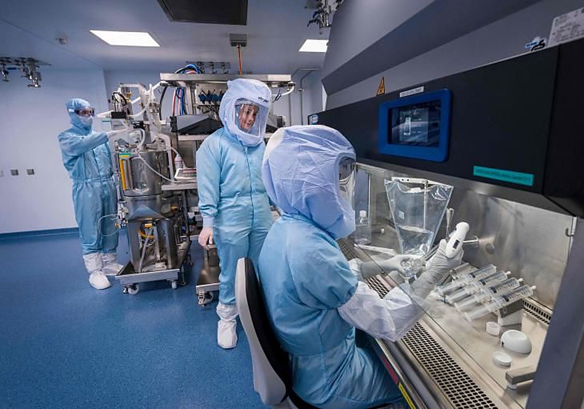 BioNTech durante la fabricación de la vacuna Covid en su planta de Marburgo (Alemania)