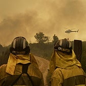 El incendio de Jarilla, «desbocado» en el flanco norte, obliga a evacuar Gargantilla y confinar Hervás