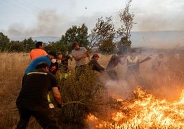Cuatro días de fuego descontrolado entre Castilla y León y Orense