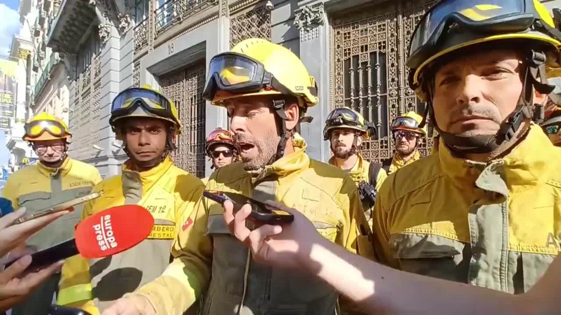 Los bomberos forestales interrumpen su huelga hasta el 25 de agosto y ...