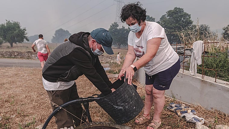 El fuego no cesa en Galicia, con comportamientos «anómalos» en Castilla y León y pronóstico desfavorable en Extremadura