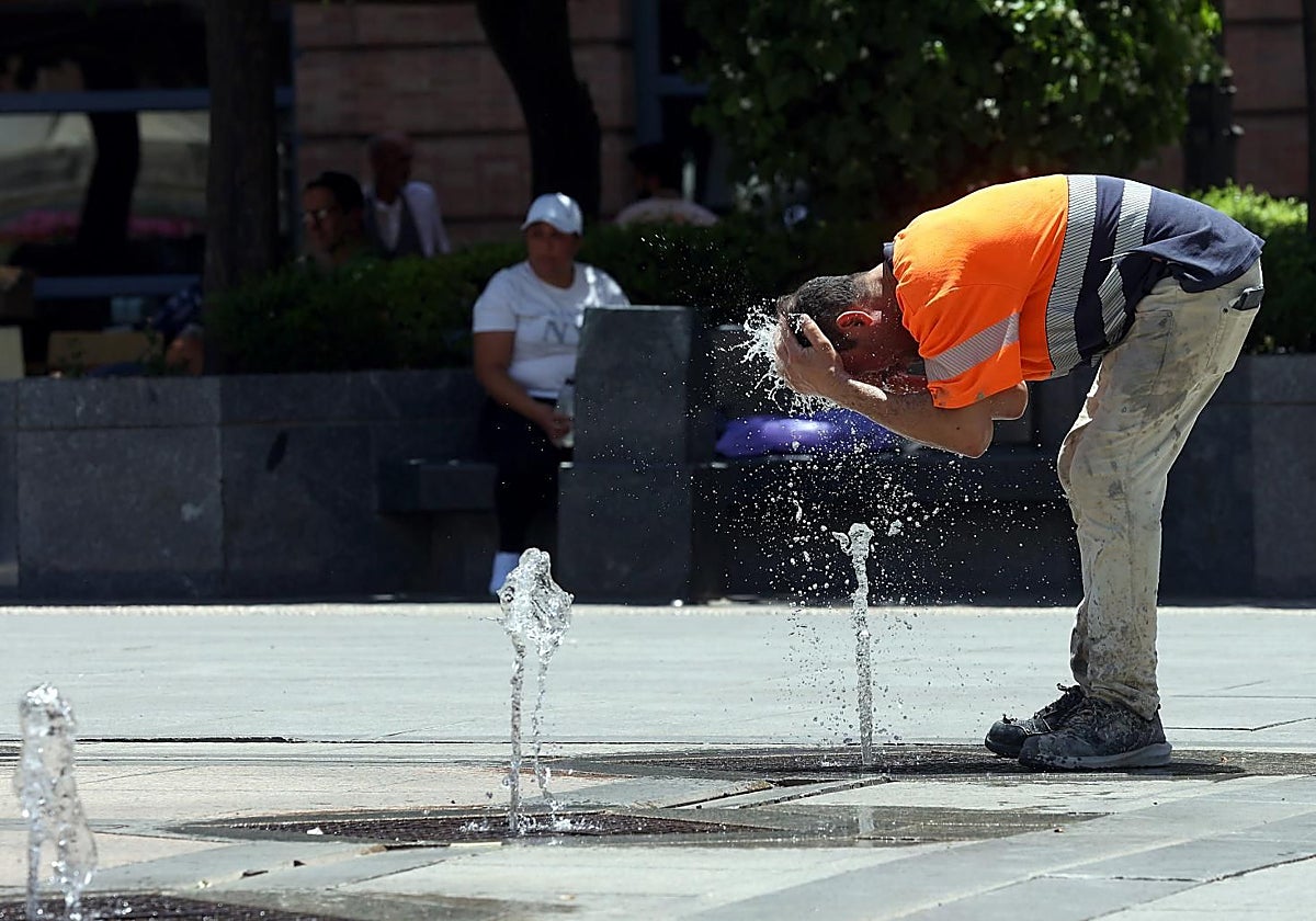 Trabajador en Córdoba en plena ola de calor
