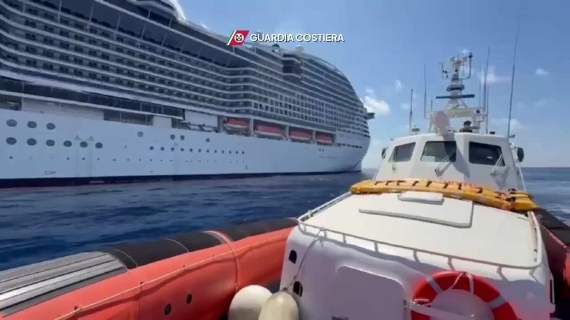 El crucero averiado en el mar de Italia con 8.500 personas a bordo ...