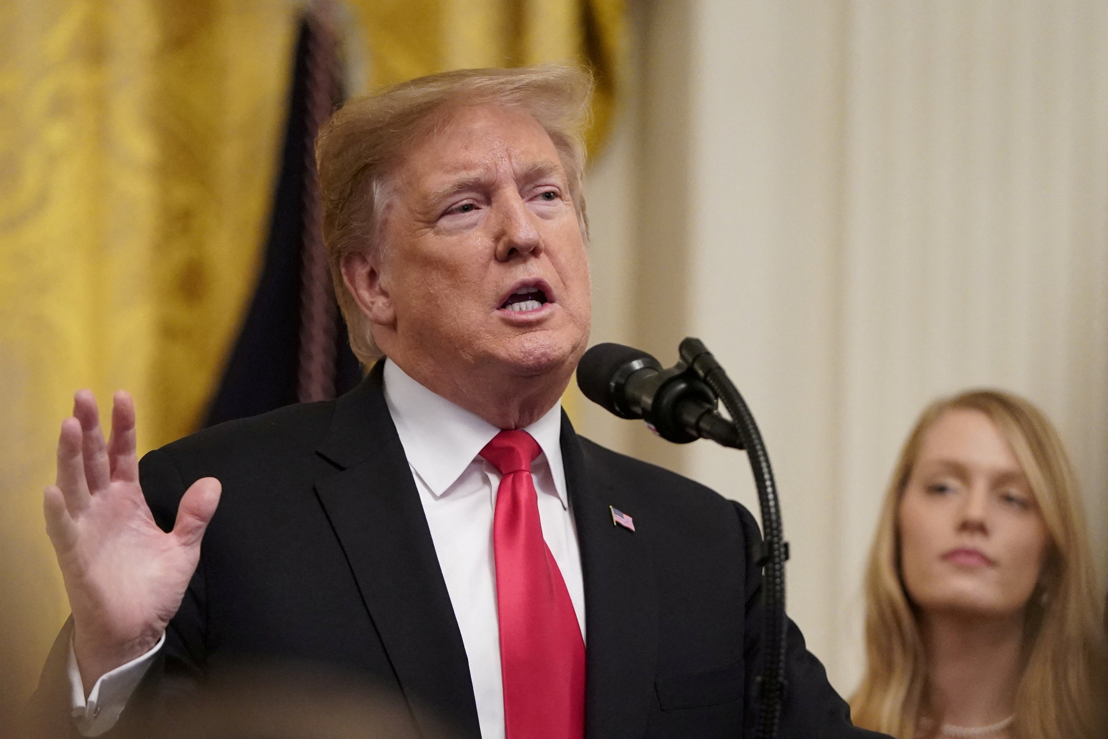 Trump nombra al subsecretario de Sanidad de EE.UU. como director interino de los CDC