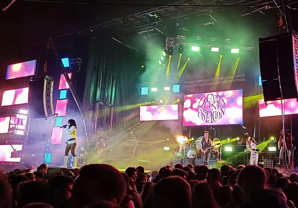 Noche de celebración de las fiestas en Palacios de Sanabria