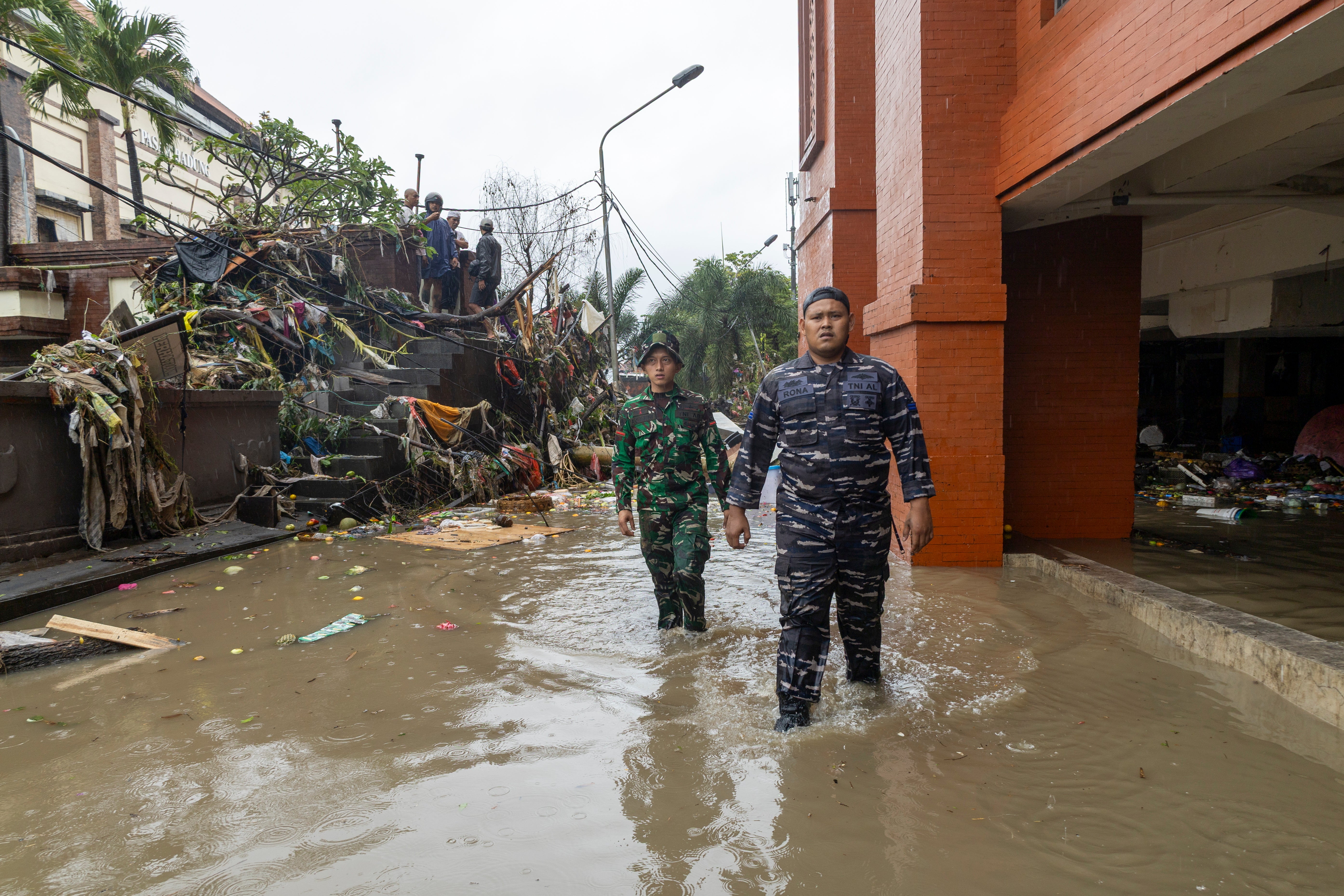Al menos 13 muertos por inundaciones en Indonesia, nueve de ellos en Bali