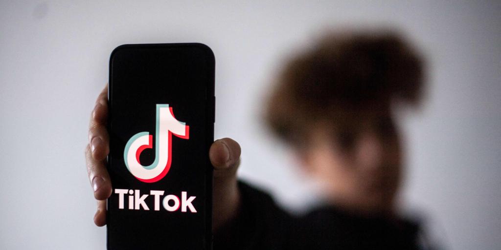 Legisladores franceses piden prohibir las redes sociales a los menores de 15 años