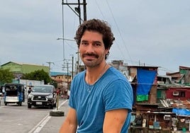 Ni tímido ni anónimo: el seminarista es ahora joven, guapo y de éxito