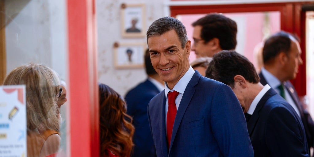 Sánchez neutraliza la huelga de profesores y anuncia una reducción de jornada lectiva y ratios
