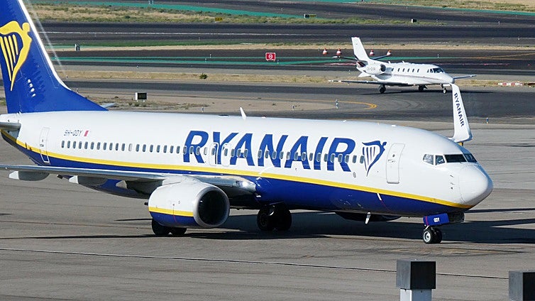 Ryanair niega el embarque a una joven con discapacidad por las dimensiones de su silla de ruedas