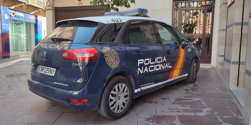 Prisión provisional para el joven acusado de matar a una funcionaria y recrear con su padre un incendio para encubrirlo