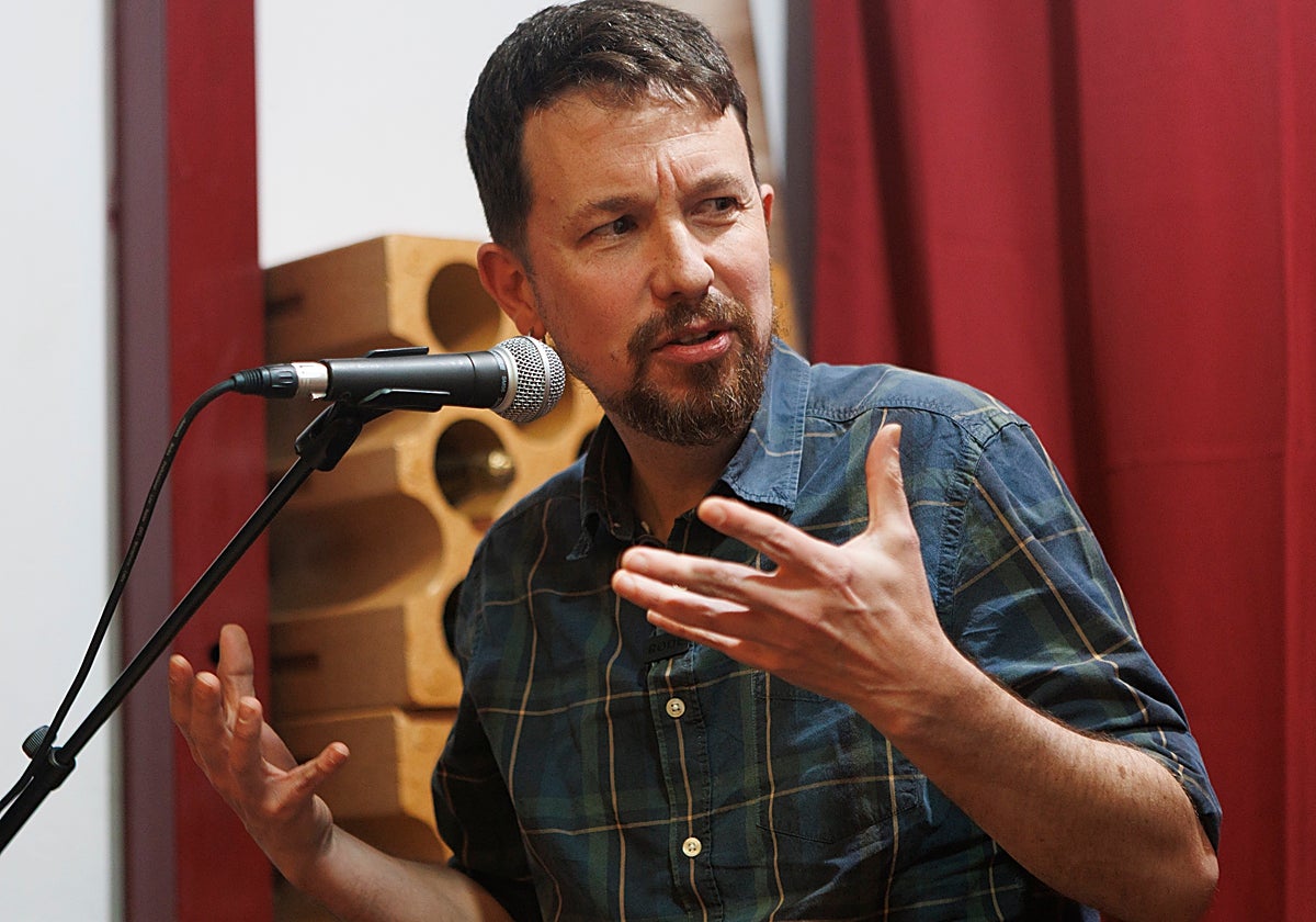 Pablo Iglesias presenta su libro 'Enemigos íntimos', en la taberna Garibaldi