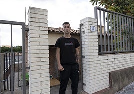 Vecinos de Sant Vicenç dels Horts apoyan al alcalde en el desalojo de los okupas de la escuela: «Hay otros medios para pedir ayuda»