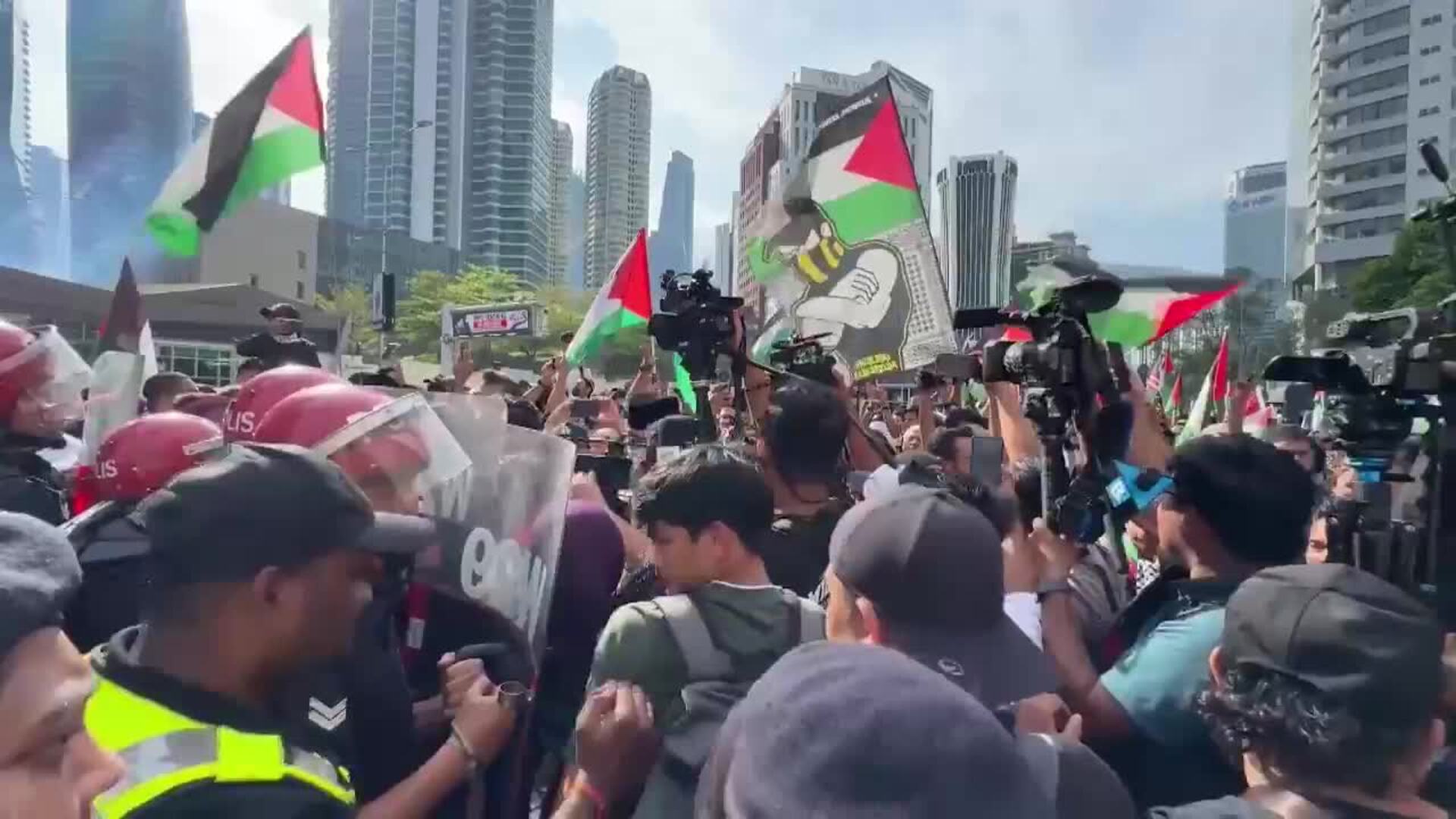 Cientos de personas se manifiestan en Kuala Lumpur oir la intercepción ...