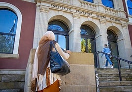 Un instituto público riojano expulsa a una alumna por usar el velo islámico: «Estamos recibiendo presiones»