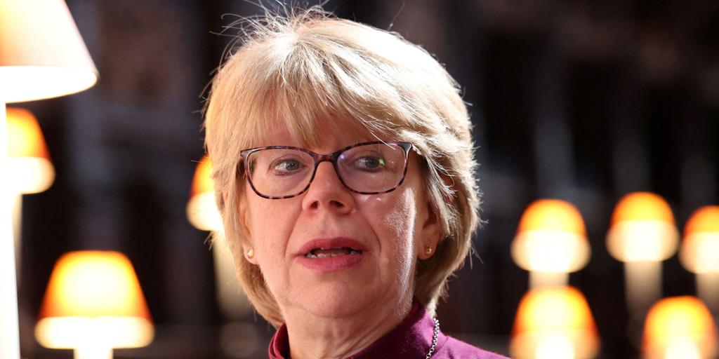 Sarah Mullally se convierte en la primera mujer arzobispo de Canterbury y líder de la iglesia anglicana