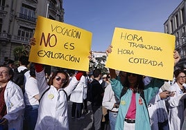 Los médicos sopesan una huelga indefinida tras un seguimiento desigual pero con mucho ruido