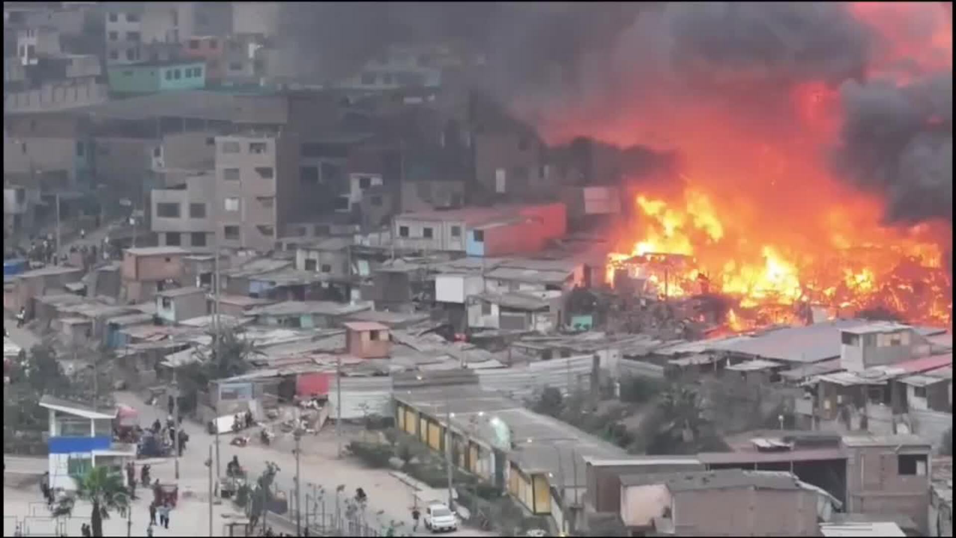 Rastreo de redes: Un incendio de gran magnitud afecta a unas 80 ...