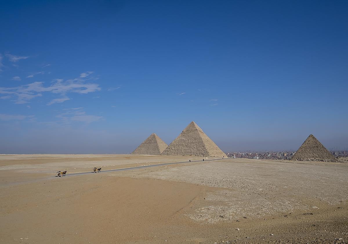 Imagen de archivo de pirámides.