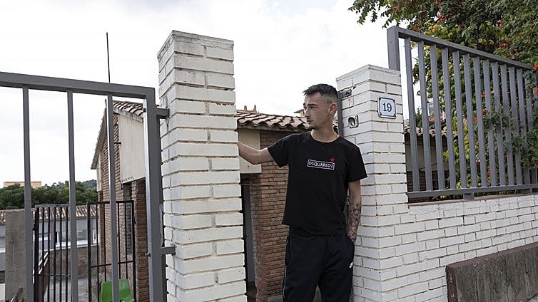 Cuenta atrás para los okupas de la escuela: el Ayuntamiento les da un mes para abandonar las instalaciones