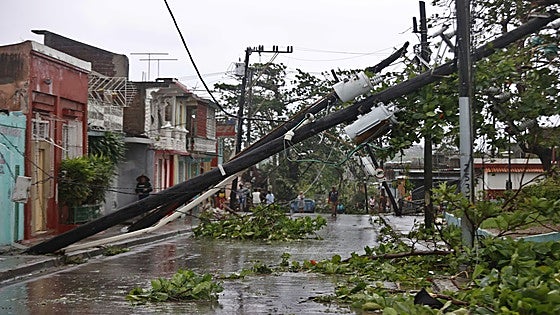 Desbordamientos de ríos y ciudades  incomunicadas: los desastres del huracán Melissa en Cuba