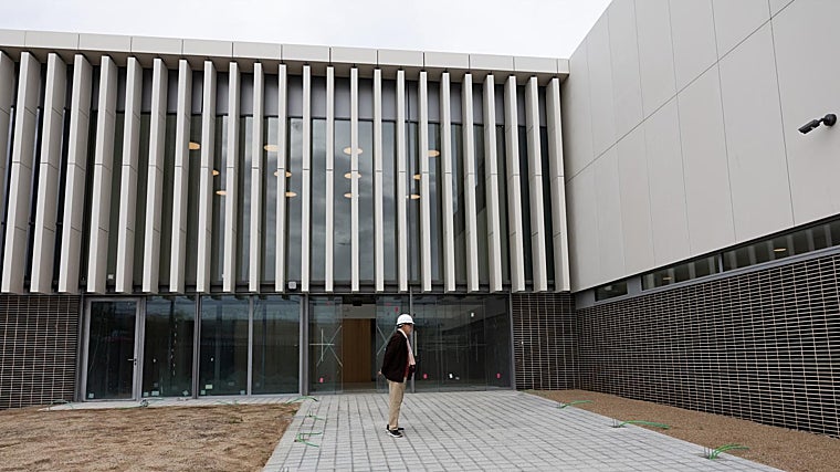 Acceso al centro abierto de la Zona Franca, en Barcelona