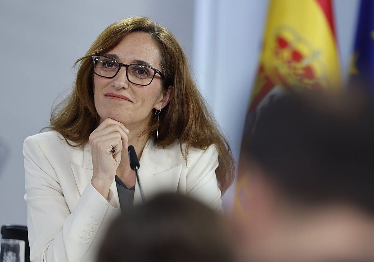La ministra de Sanidad, Mónica García, en la rueda de prensa posterior a la reunión del Consejo de Ministros