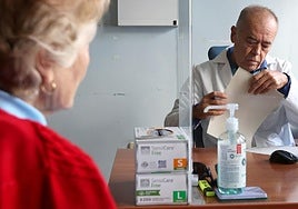 Cuenta atrás para que la sanidad pública pierda más de mil médicos en los centros de salud