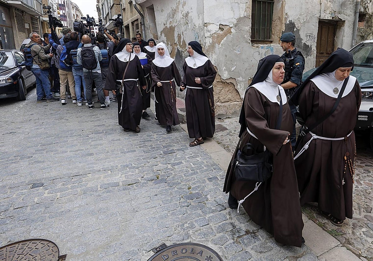 Las exreligiosas, camino del juzgado de Briviesca el pasado 30 de julio