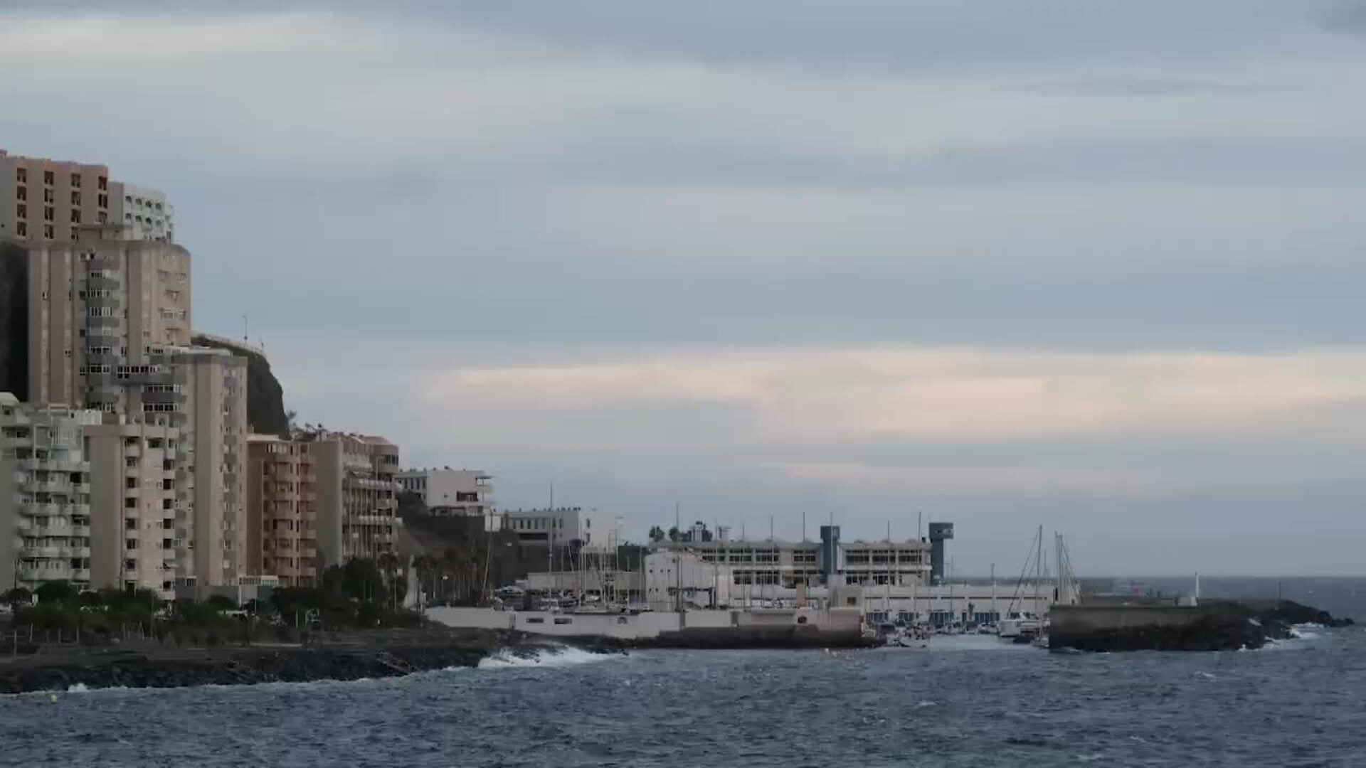 La Laguna activa el CECOPAL y suspende actividades por la alerta meteorológica