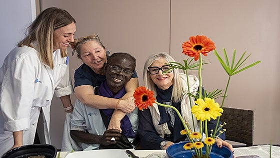 Los ramos de Rosa: belleza y resistencia ikebana para un final de vida mejor