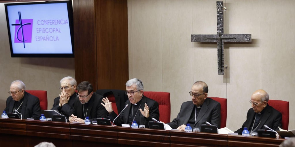 El Vaticano no informa a la Conferencia Episcopal sobre cuándo cesará al obispo de Cádiz
