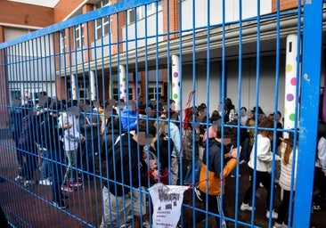 Siete años bajo el acoso de sus alumnos por defender a sus vecinos con discapacidad