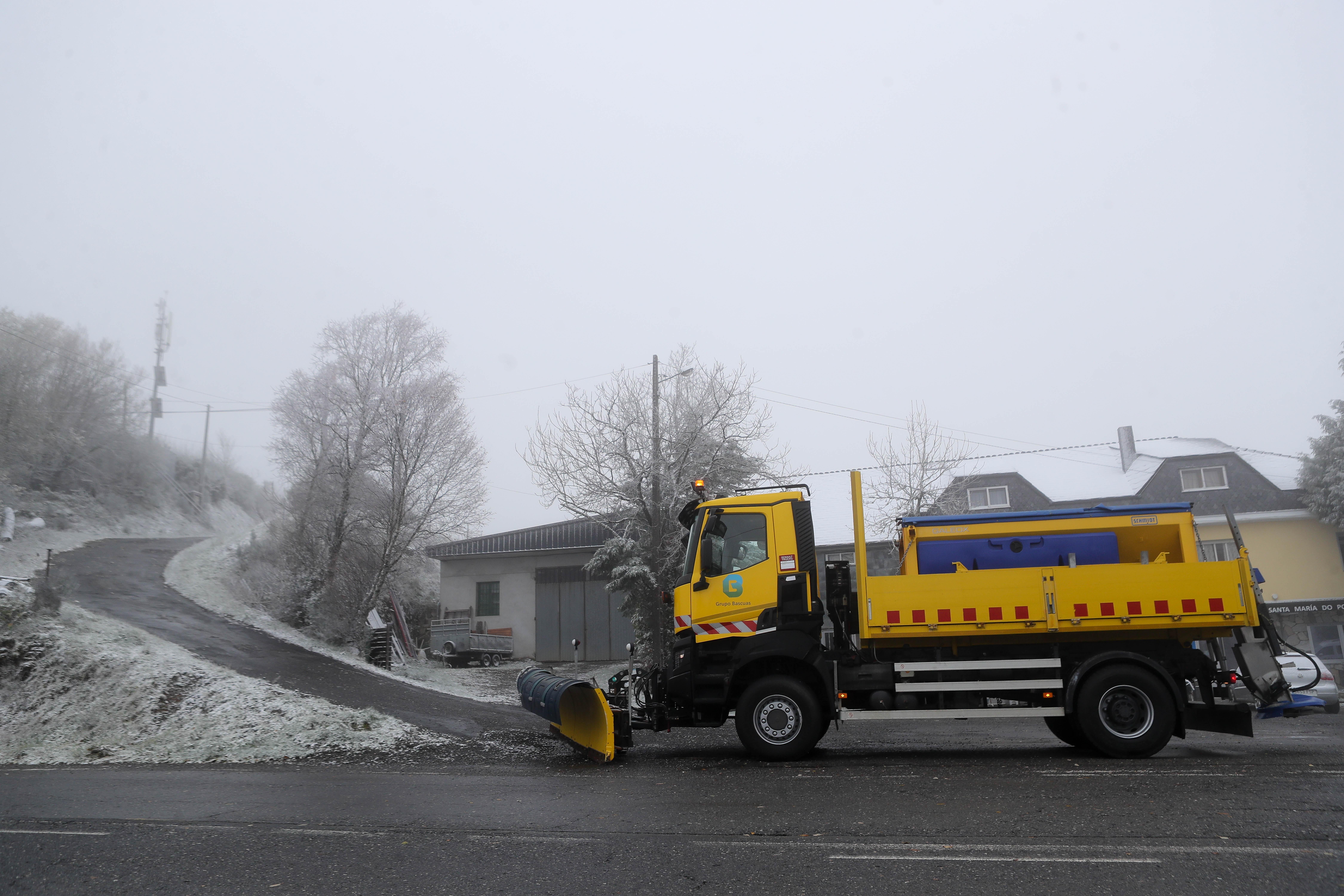 La llegada de la masa de aire ártico a Galicia provoca nevadas en Lugo