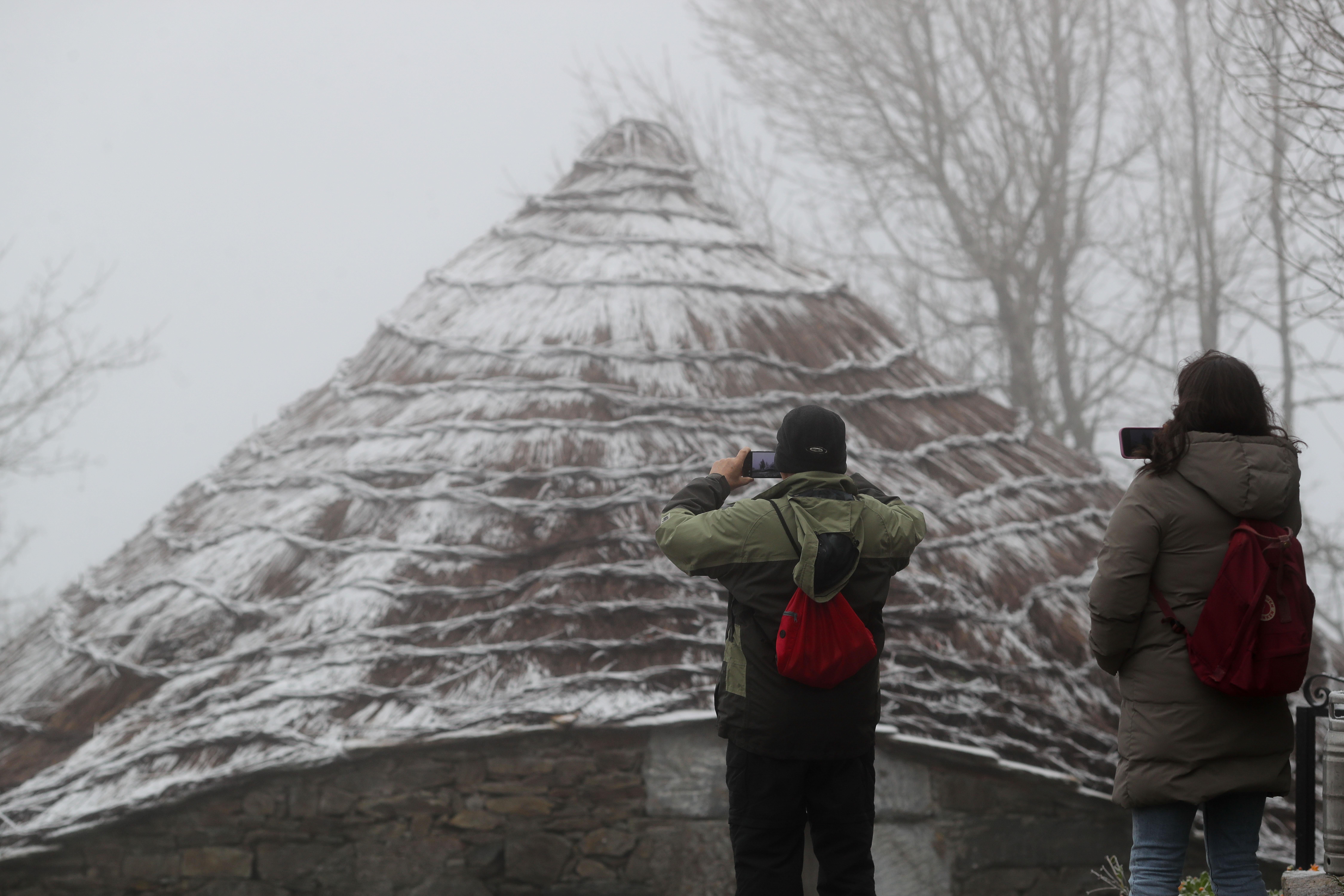 La llegada de la masa de aire ártico a Galicia provoca nevadas en Lugo