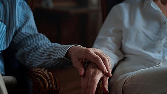 El convenio especial que dignifica a los cuidadores no profesionales: «Un reconocimiento a una labor esencial e invisibilizada»