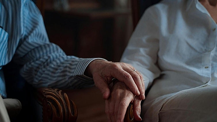 El convenio especial que dignifica a los cuidadores no profesionales: «Un reconocimiento a una labor esencial e invisibilizada»