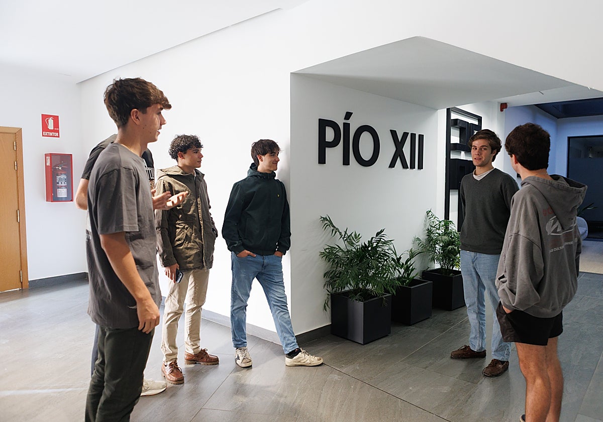 Un grupo de colegiales en el Pío XII, en Madrid