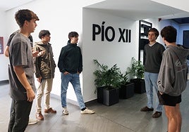 La última bala de Íñigo Errejón lleva a la extinción a los colegios mayores femeninos y masculinos