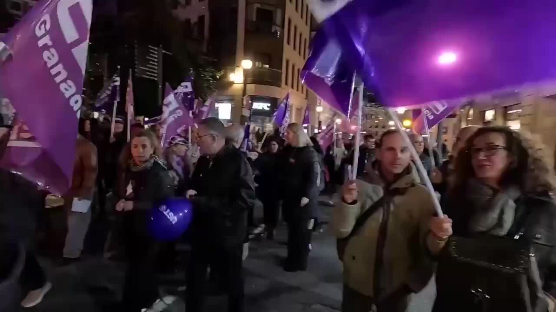 Cientos de personas se manifiestan en Granada contra la violencia machista