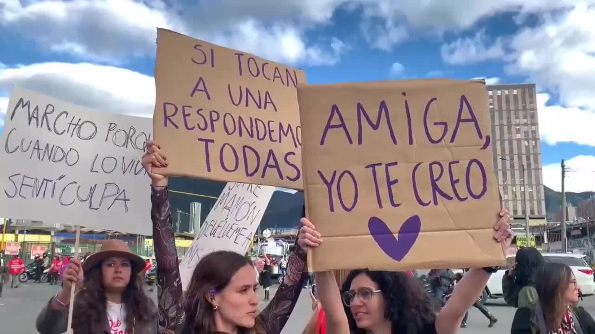 Mujeres marchan en Colombia para exigir su derecho a vivir libres de ...