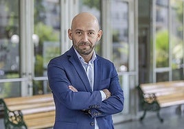 El profesor acusado de realizar biopsias «ilegales» en Chile, que ejerció en Madrid, ilocalizable