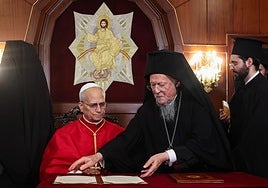 El Papa viaja al Líbano tras una visita histórica a Turquía donde declinó rezar en la mezquita de Estambul