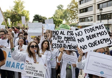 Los sindicatos también se revuelven contra Mónica García y convocan una huelga indefinida para todo el personal sanitario