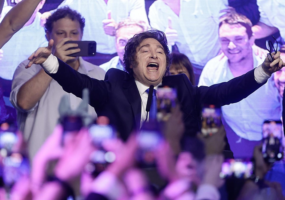 Javier Milei celebrando las elecciones legislativas